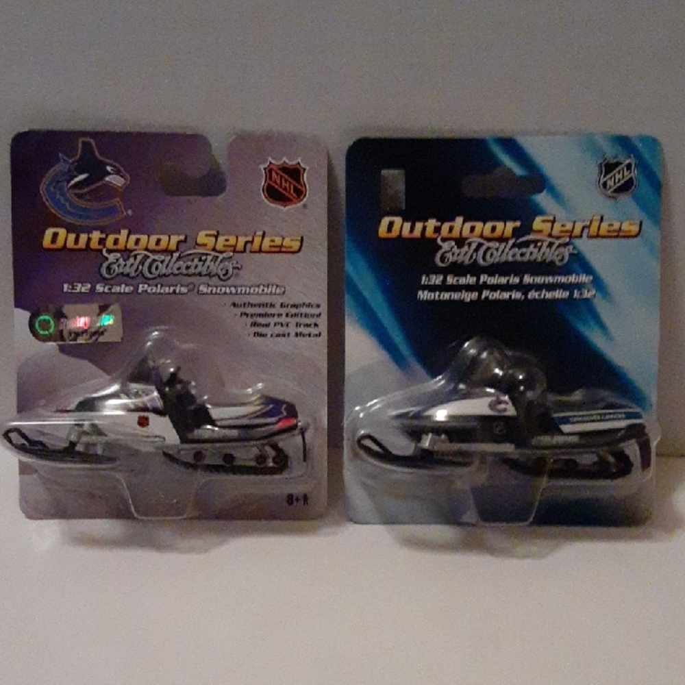 Vancouver Canucks NHL 1:32 Scale Polaris Snowmobiles NEW